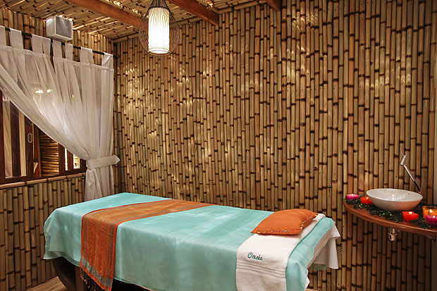Clima asiático: sala de massagem do Oásis, com revestimento de bambu e velas perfumadas (Foto: Divulgação)