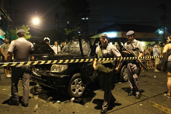 Nove foliões que participavam de um bloco de Carnaval na Vila Madalena, Zona Oeste de São Paulo, foram atropelados, na noite deste domingo (23) (Foto: Zanone Fraissat/Folhapress)